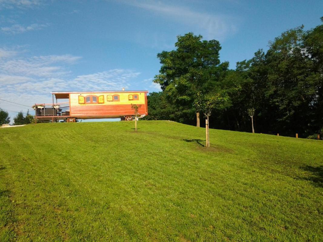 Holiday home La Roulotte De Bourgogne *